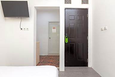 Urbanview Don Juan Pondok Gede by RedDoorz