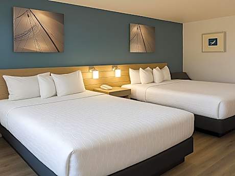 Rancho San Diego Inn & Suites