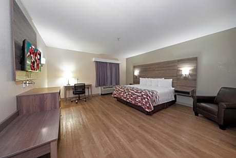 Deluxe King Room with Kitchen - Non-Smoking