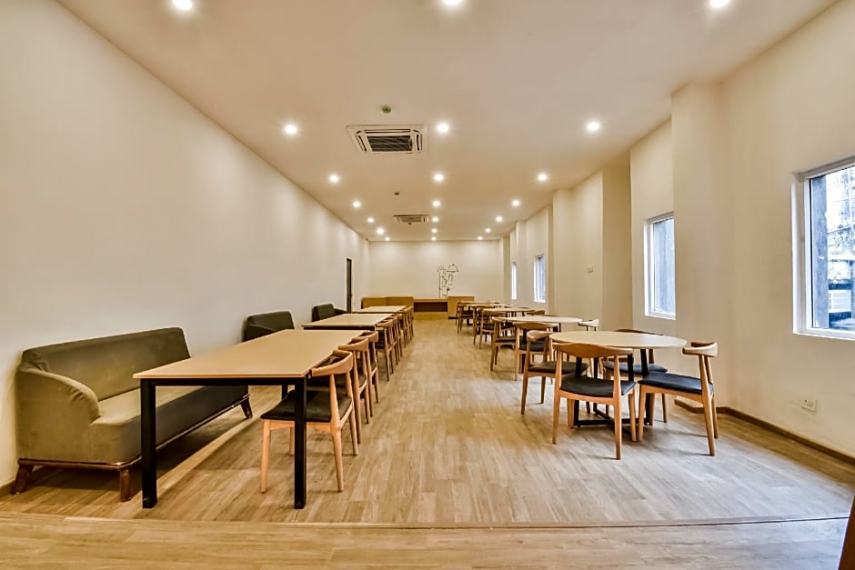 OYO Townhouse 182 Menka