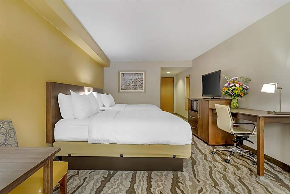 Best Western Plus River Escape Inn & Suites