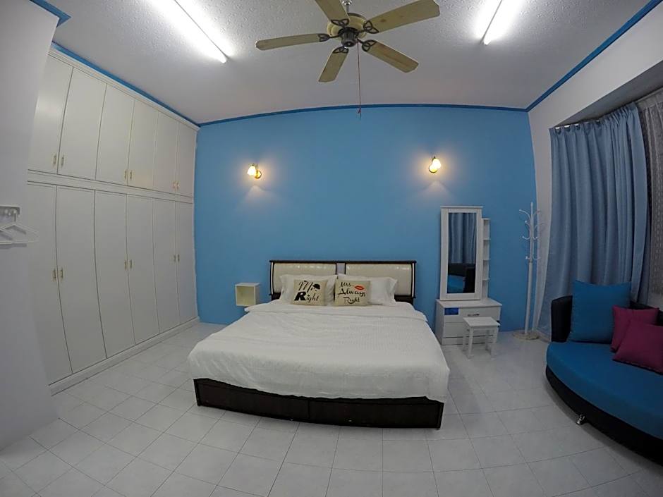 Little Blue House Kemaman Guesthouse