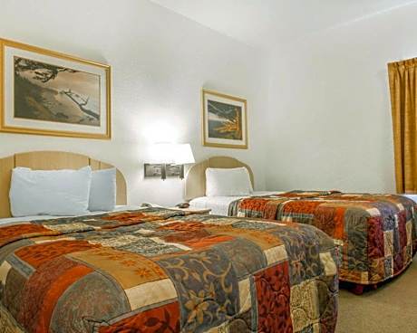 Double Room with Two Double Beds - Disability Access/Non-Smoking