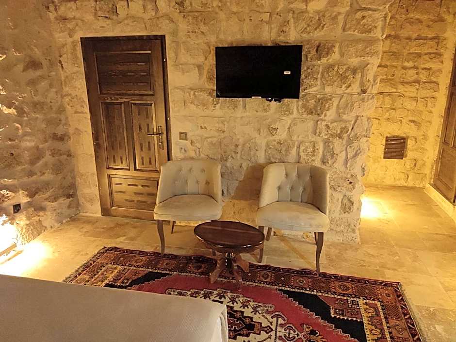 Euphoria Cave House