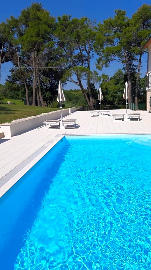 Villa De Ruschi – Montacuto, IL