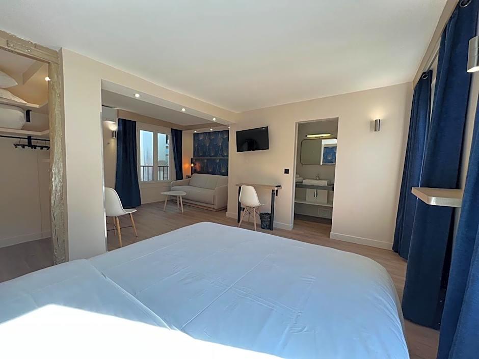 Nation Montmartre Hotel