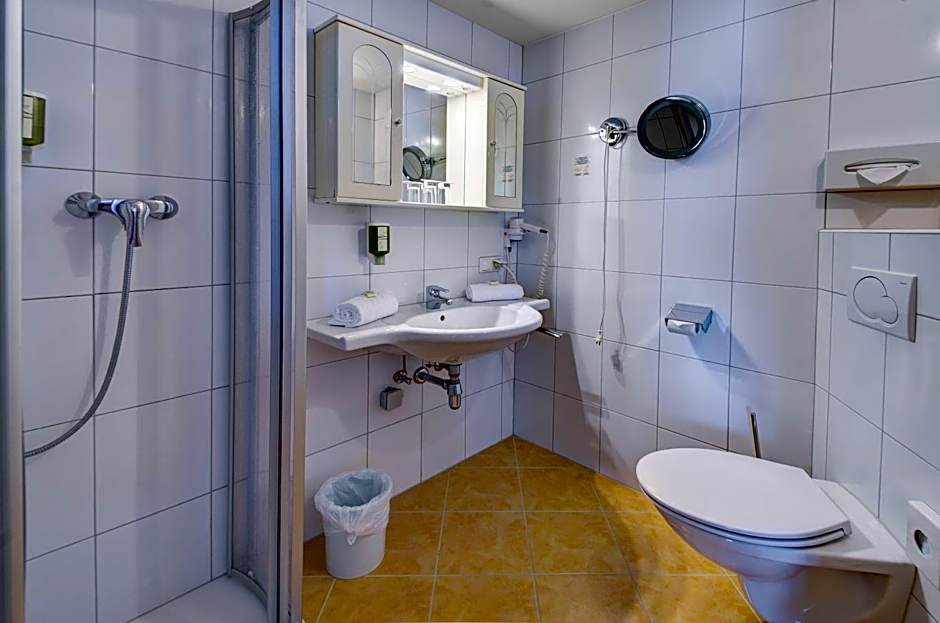 VÖTTER'S HOTEL in Kaprun am Kitzsteinhorn - Skibus direkt