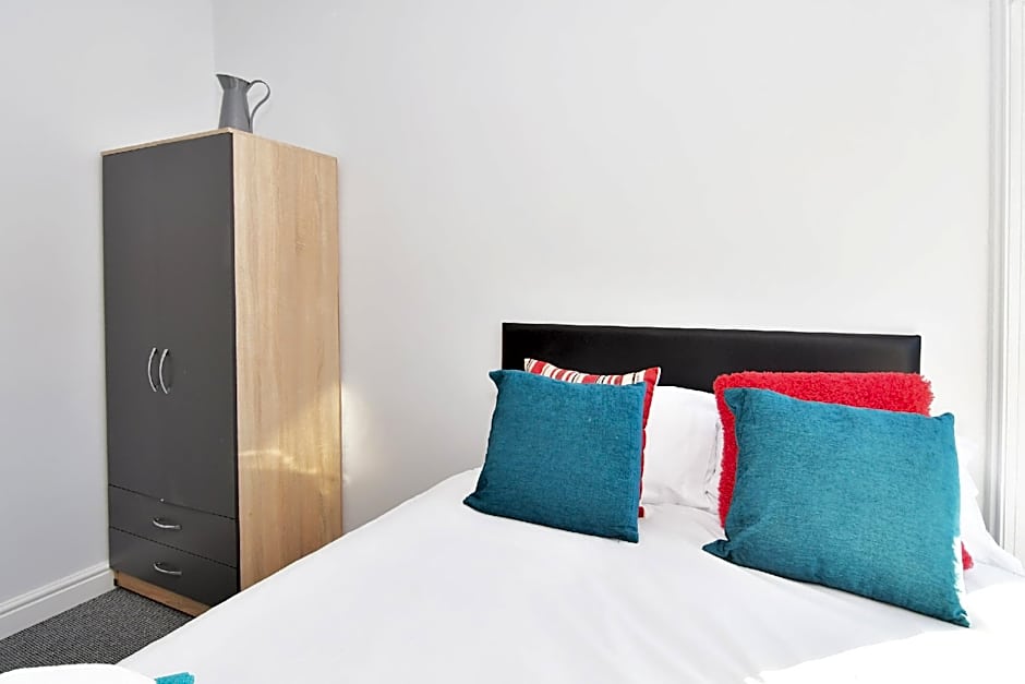 Townhouse @ 272 Walthall Street Crewe