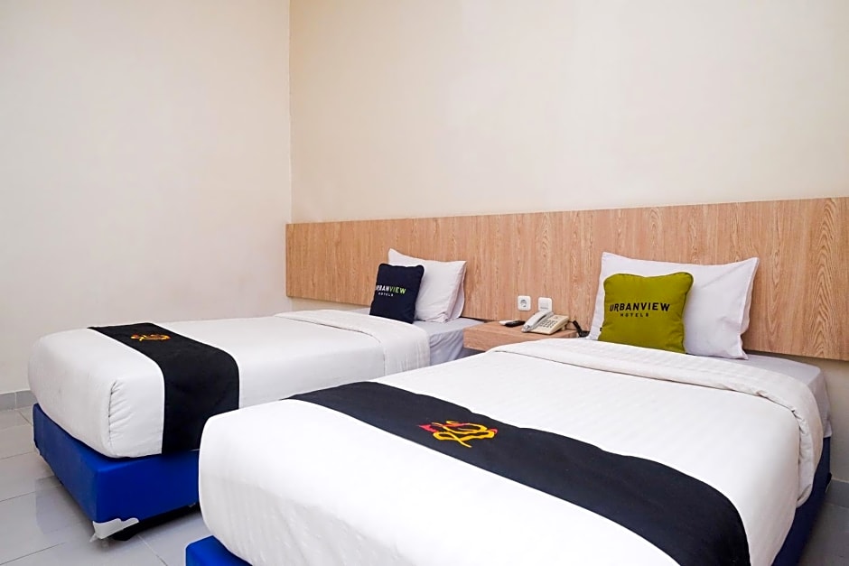Urbanview Hotel DJ Inn Tegal