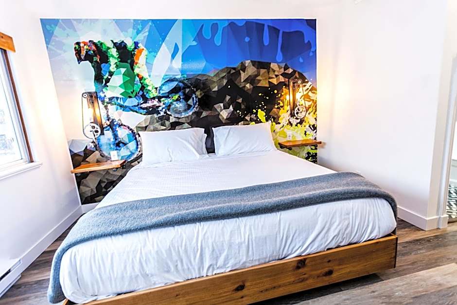 Crash Hotel Squamish