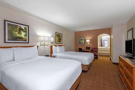 2 Double Beds Deluxe Room