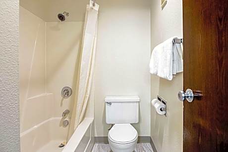 Quality Inn & Suites Milwaukee