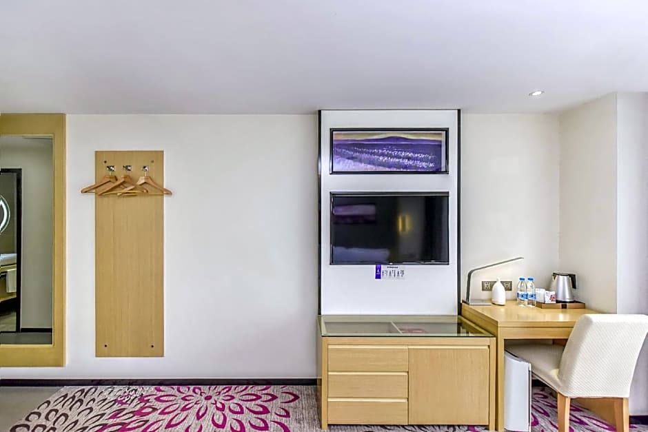 Lavande Hotel Luzhou Jiale Century City
