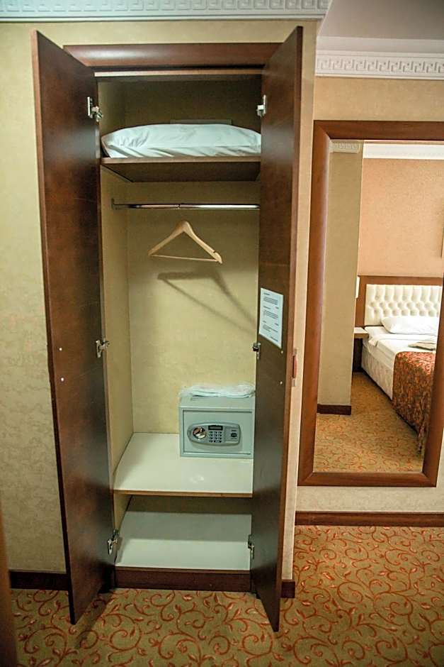 Yuksel Hotel
