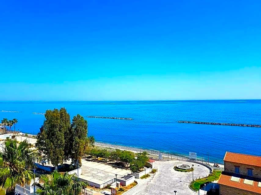 Pigeon Beach Hotel Apartments