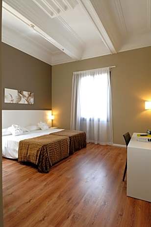 Twin Room with Spa Access