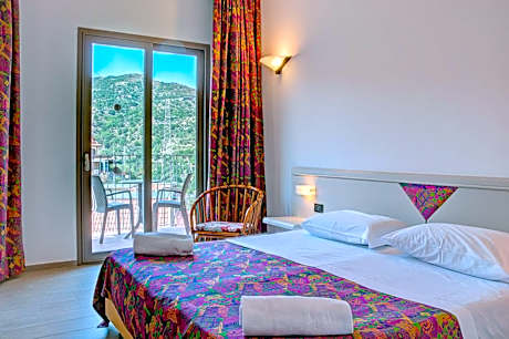 Double or Twin Room with Partial Sea View