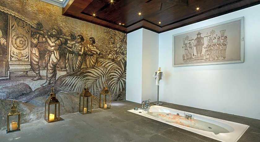 Earl's Regency Hotel