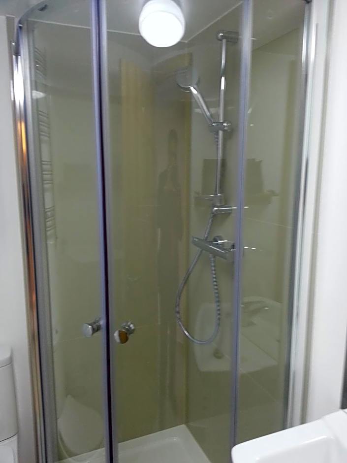 Pelican London Hotel And Residence