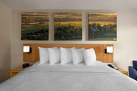 King Room - Mobility Access/Non-Smoking