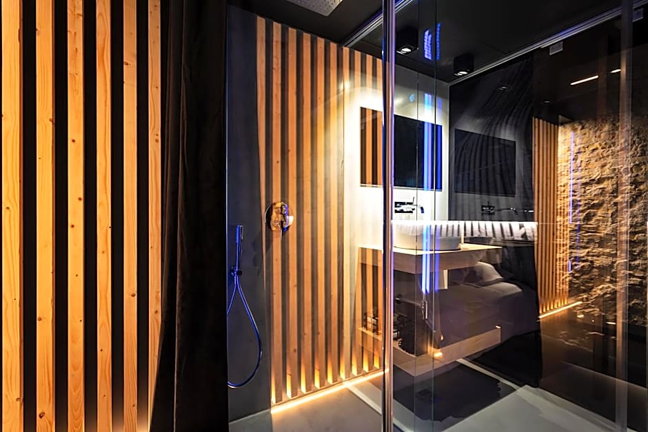 The Black Boutique -- Turistea Suites