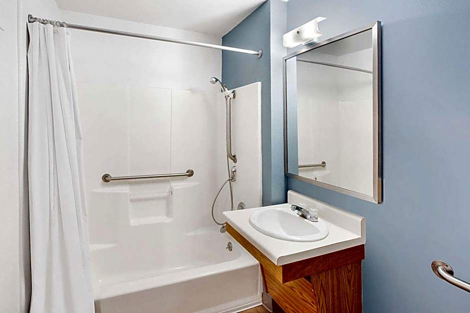 WoodSpring Suites Pharr