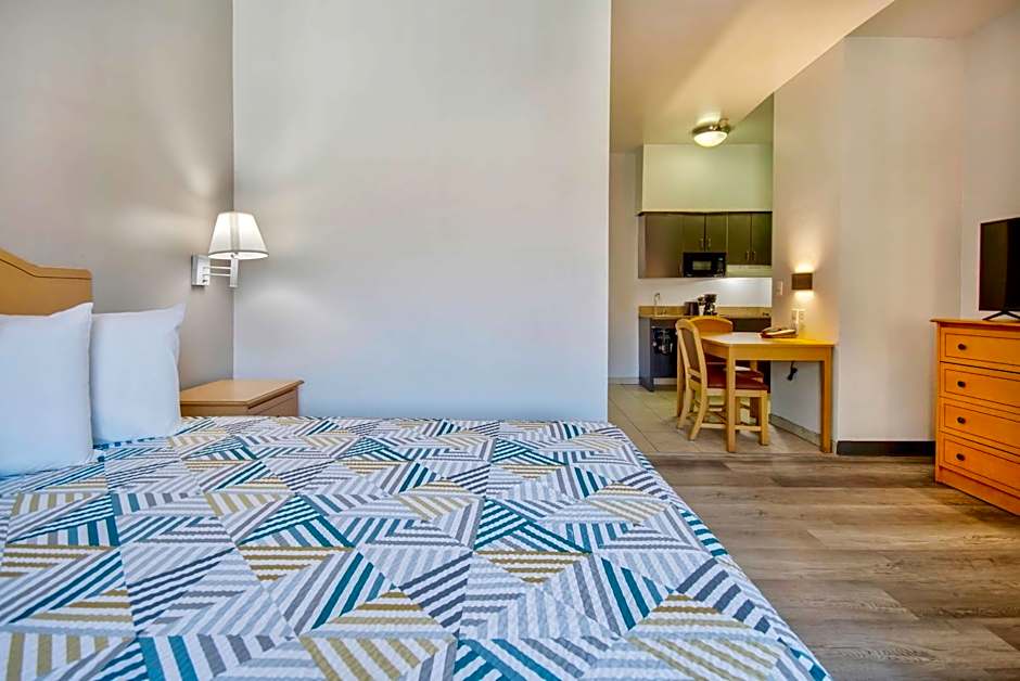 Studio 6 Bakersfield