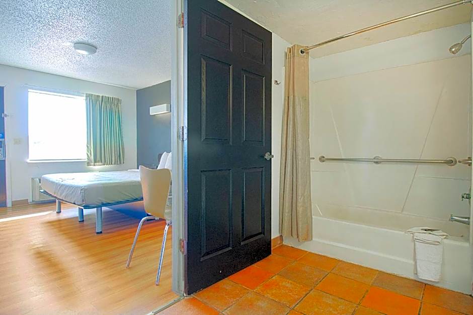 Studio Inn Extended Stay Oklahoma City Airport by OYO