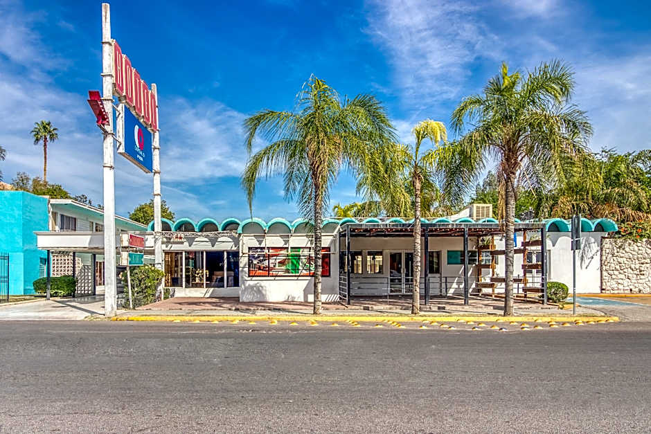 Capital O Hotel La Siesta