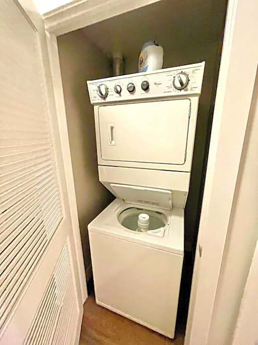 Cozy 2 Bedroom 2 Bathroom Condo with Pool, Gym, Spa