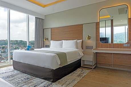 Business Suite - 1 King Bed - City View