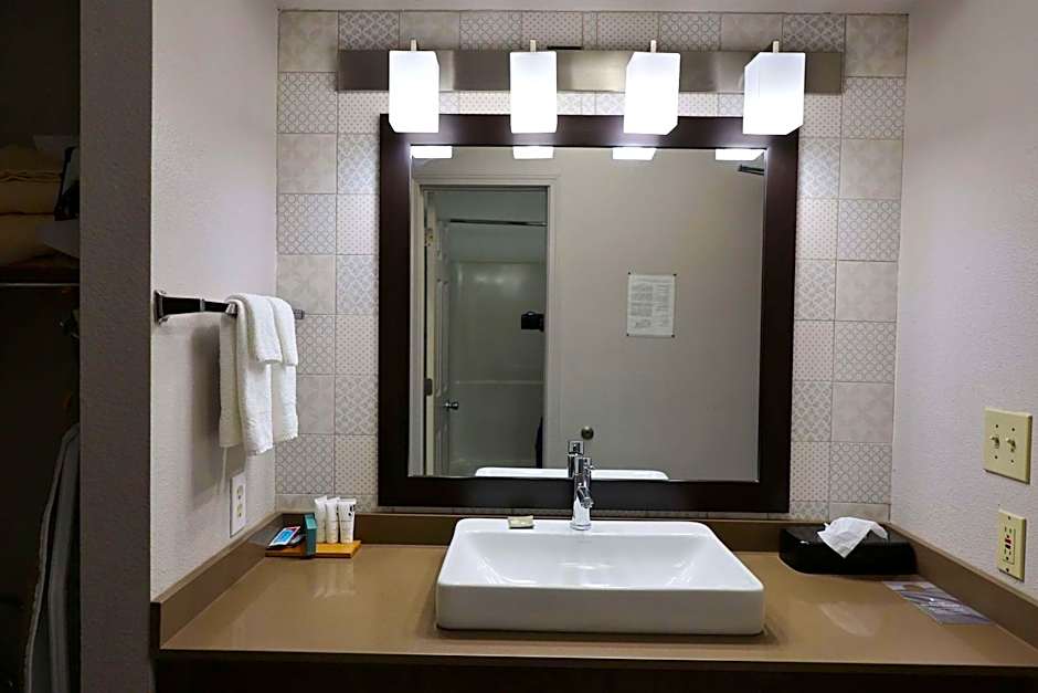 Country Inn & Suites by Radisson, Sparta, WI