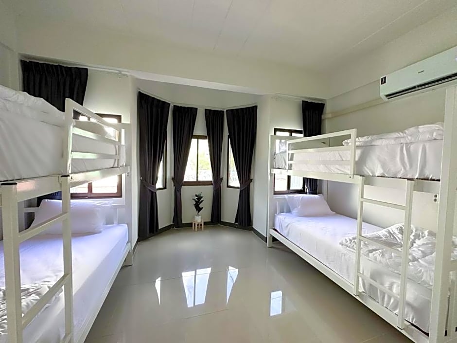 Montana Hotel & Hostel Phuket