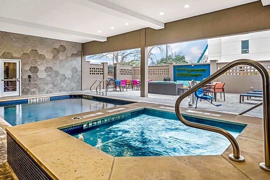 La Quinta Inn & Suites by Wyndham Waco Downtown - Baylor