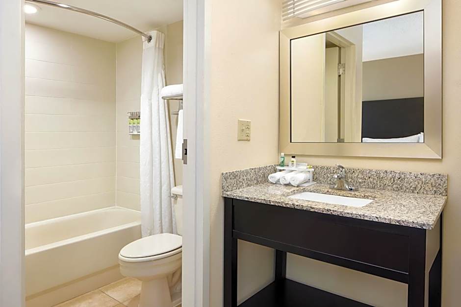 Holiday Inn Express & Suites Alpharetta By IHG