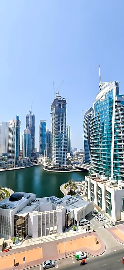 Spacious Apartment Marina View