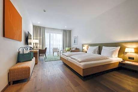 Deluxe Garden View with Balcony