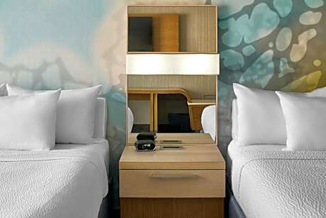 Guest Room with Two Queen Beds, Waterfront