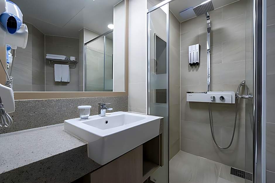 GOLDEN TULIP ESSENTIAL NAMGANG