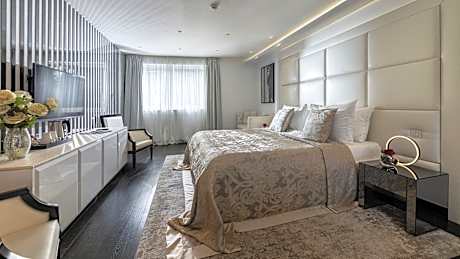 Hotel 9