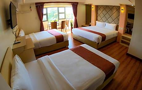 Deluxe Family Room