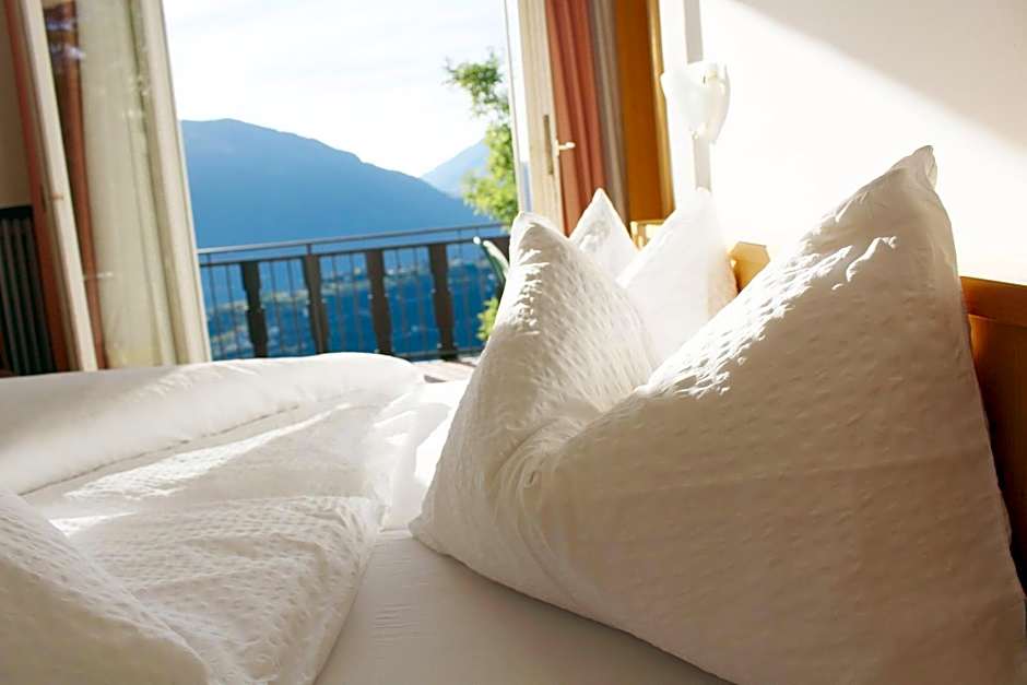 Schenna Garni Eden Bed & Breakfast