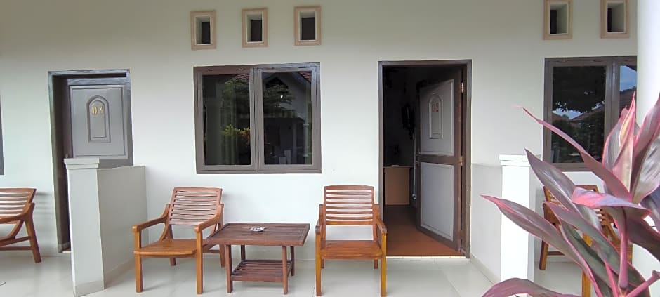 OYO 93051 Wisma Syariah Buloe Near Lapangan Abubakar Lambogo Batili Enrekang