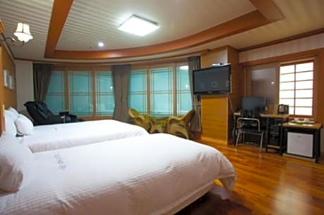 Large Twin Room