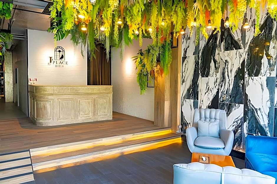 J Place Hotel
