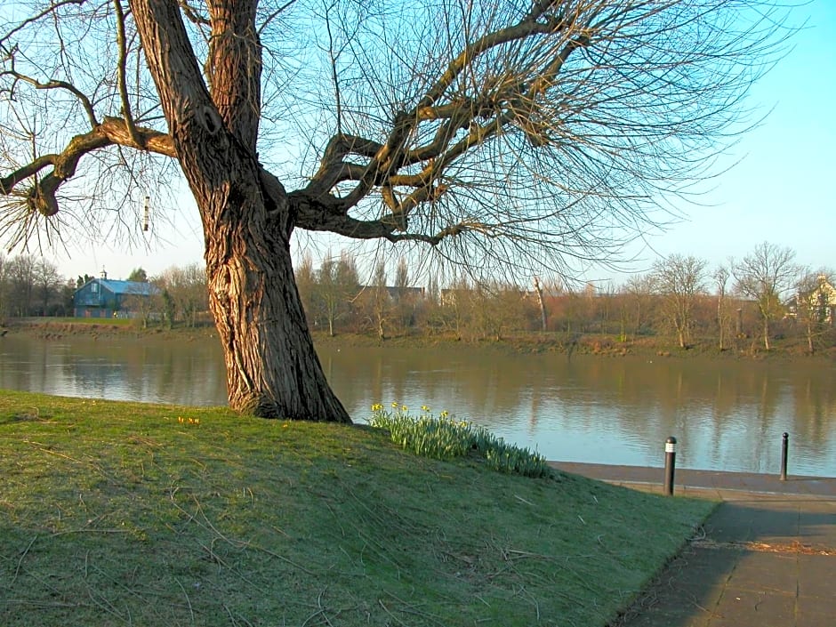 Chiswick Riviera with free parking
