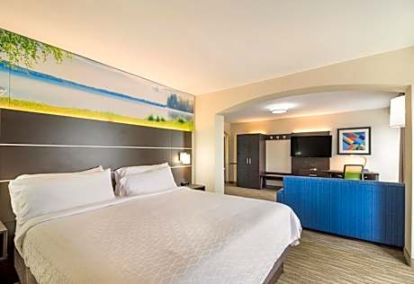 King Suite - Non-Smoking