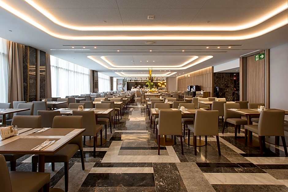 Hotel Giralda Center