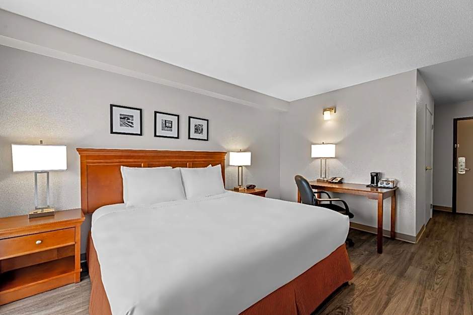 Travelodge Suites by Wyndham Regina - Eastgate Bay