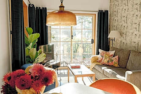One-Bedroom Apartment with Sea View